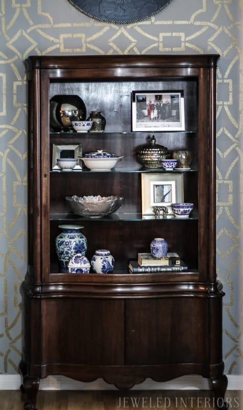 gold, stencil, dining room, formal, party, blue, white, china, silver, centerpiece, gold, bird, flowers, navy, shelfie, shelf, antique, obama, photo