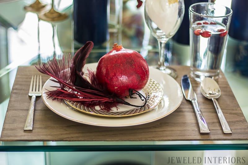 DIY WOODEN PLACEMATS with NO SAW REQUIRED || jeweledinteriors, holiday, Christmas, tablescape, place setting, party, entertaining, diy, saw, placemats, wood, grain, woodgrain, inexpensive, easy, lumber, oak, plywood