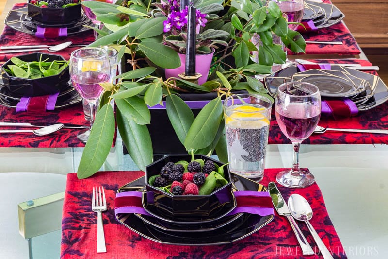 valentines, valentines day, tablescapes, placemats, DIY, tutorial, How to, flowers, red, purple, African violet, moody floral, candles, brass, Cliente, ultra violet,