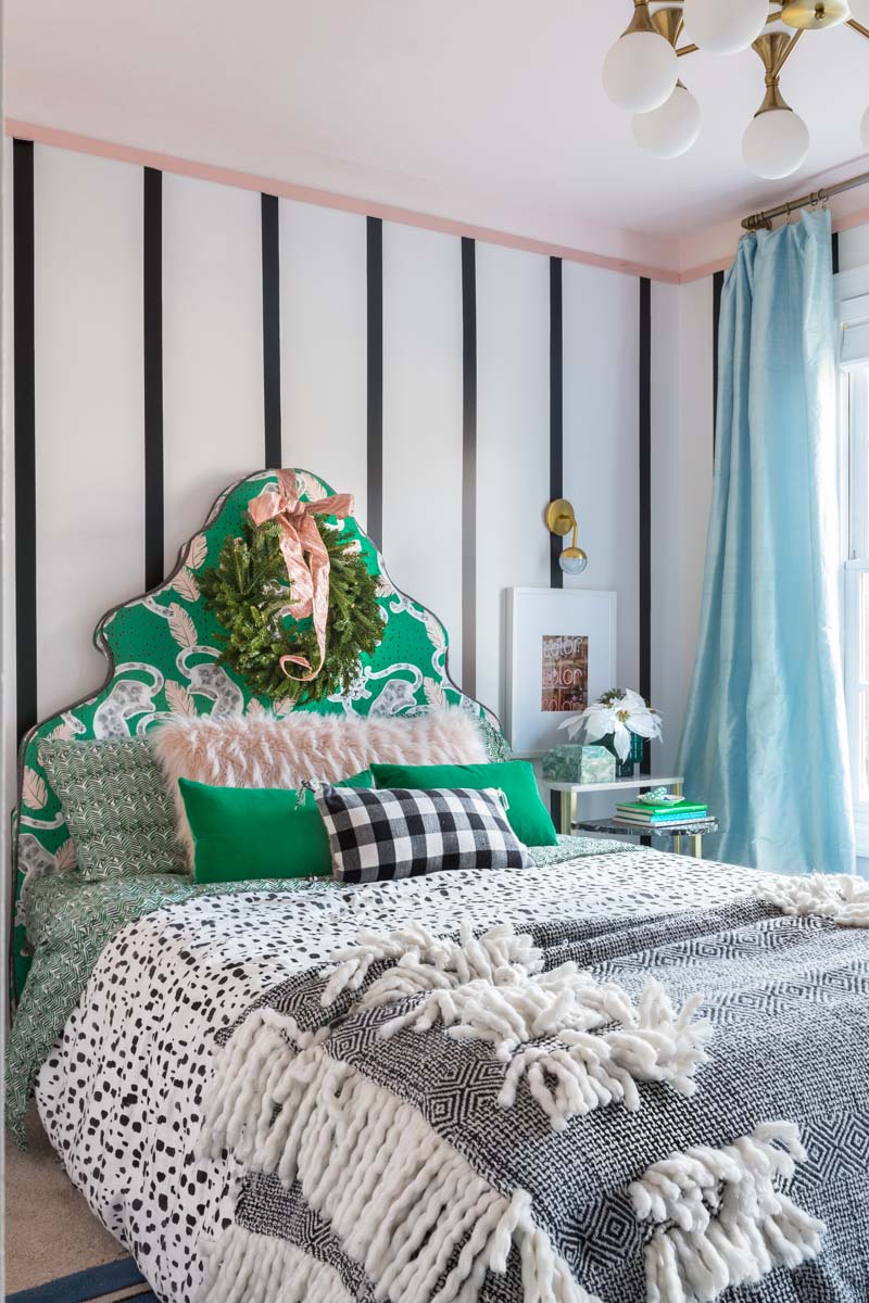 You've got to see this! teenage girl's bedroom holiday decor. Christmas decor, holiday decor, holiday bedroom decor, bedroom Christmas decor, bedroom Christmas tree, bedroom Christmas decor teen, bedroom Christmas decorations, Christmas decorations, Christmas tree ideas, custom headboard, emerald green, boho bedroom, preppy bedroom,