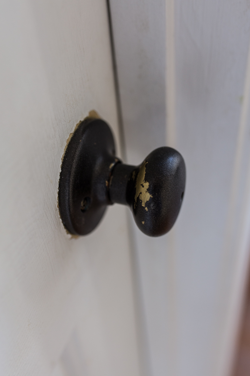 Check out why this upgrade is totally worth the splurge, Jeweled interiors, Jewel Marlowe, replacing door handles, ways to add value to your home,  grandeur hardware, coventry knob, fifth avenue backplate, interior door handle, brass backplate, brass door handle, black door knob, Chantilly lace, BM