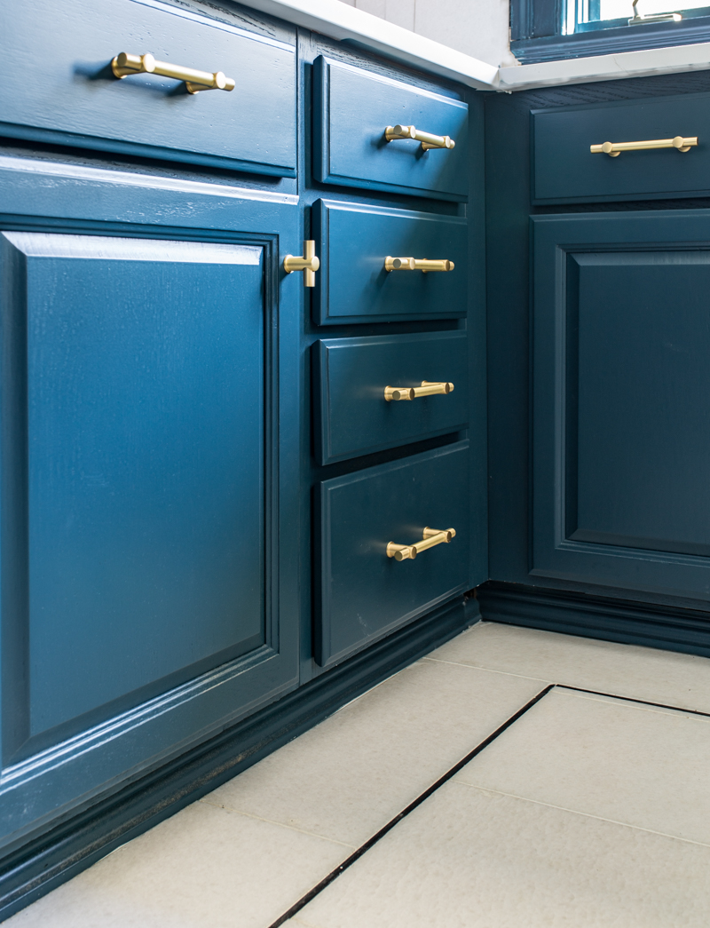 Jeweled interiors Fall 2019 ORC kitchen, t pull, schuab, farrow and ball, hague blue