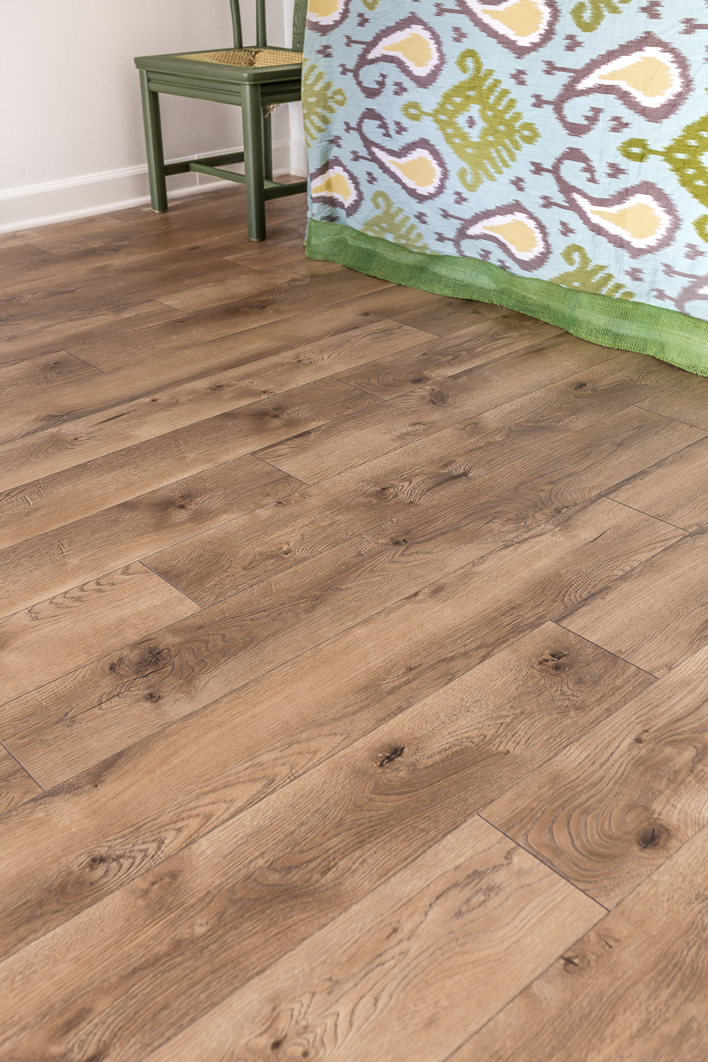 Select Surfaces Heritage Oak SpillDefense Laminate Flooring