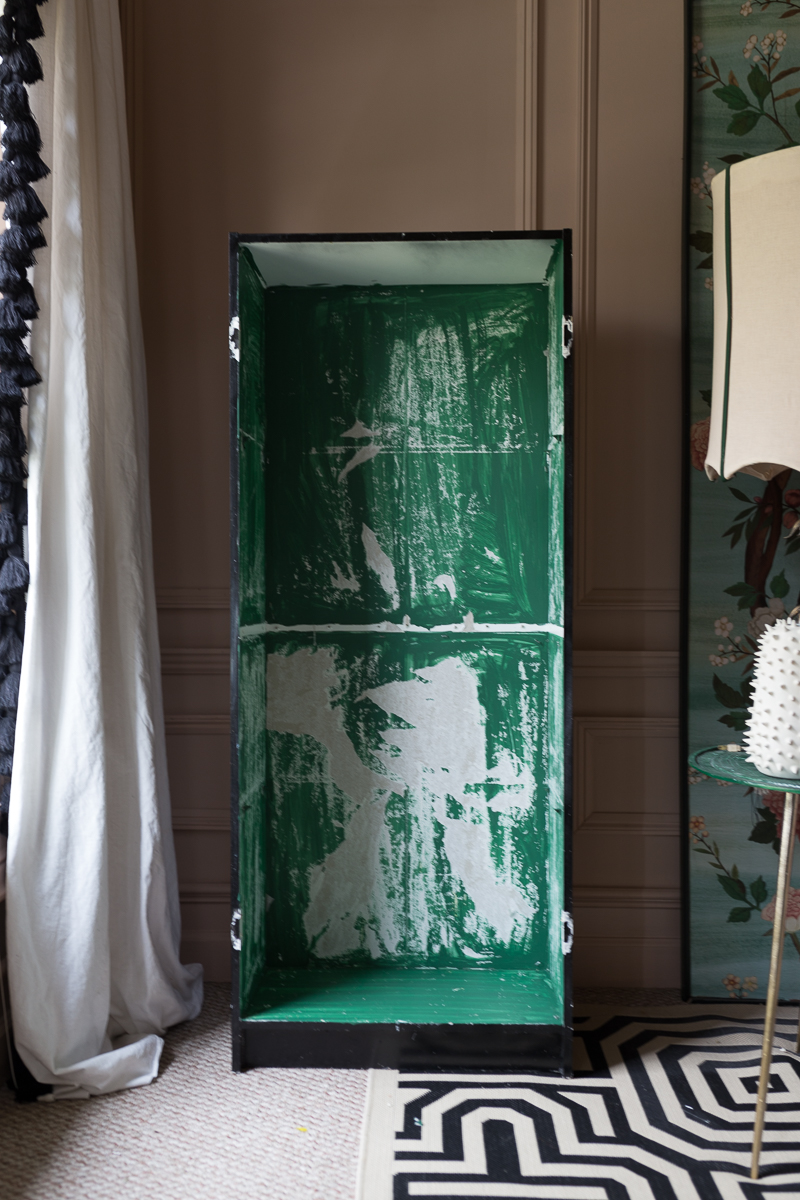 You will never believe this fabric wrapped furniture tutorial.  It is a fun way to jazz up old furniture using liquid starch, BariJ, Powder your face day, Madison Avenue blaze,  365 Fifth Avenue