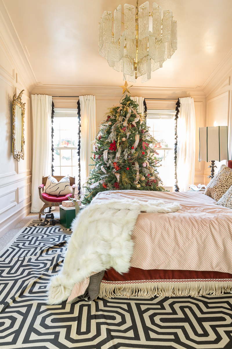 You've got to see these master bedroom Christmas tree ideas. bedroom Christmas tree, holiday decorating, master bedroom  Christmas tree, Anthropologie christmas tree, Master bedroom holiday decor, 2021,  2020 Christmas trends