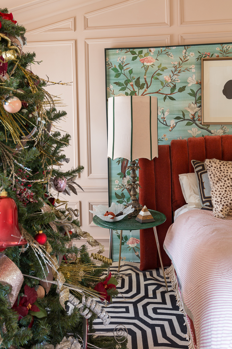 You've got to see these master bedroom Christmas tree ideas. bedroom Christmas tree, holiday decorating, master bedroom  Christmas tree, Anthropologie christmas tree, Master bedroom holiday decor, 2021,  2020 Christmas trends