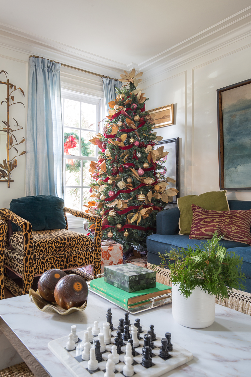 holiday bedroom decorations, living room decor, Christmas tree, living room, glamorous bedroom, setting plaster, farrow and ball, diy headboard