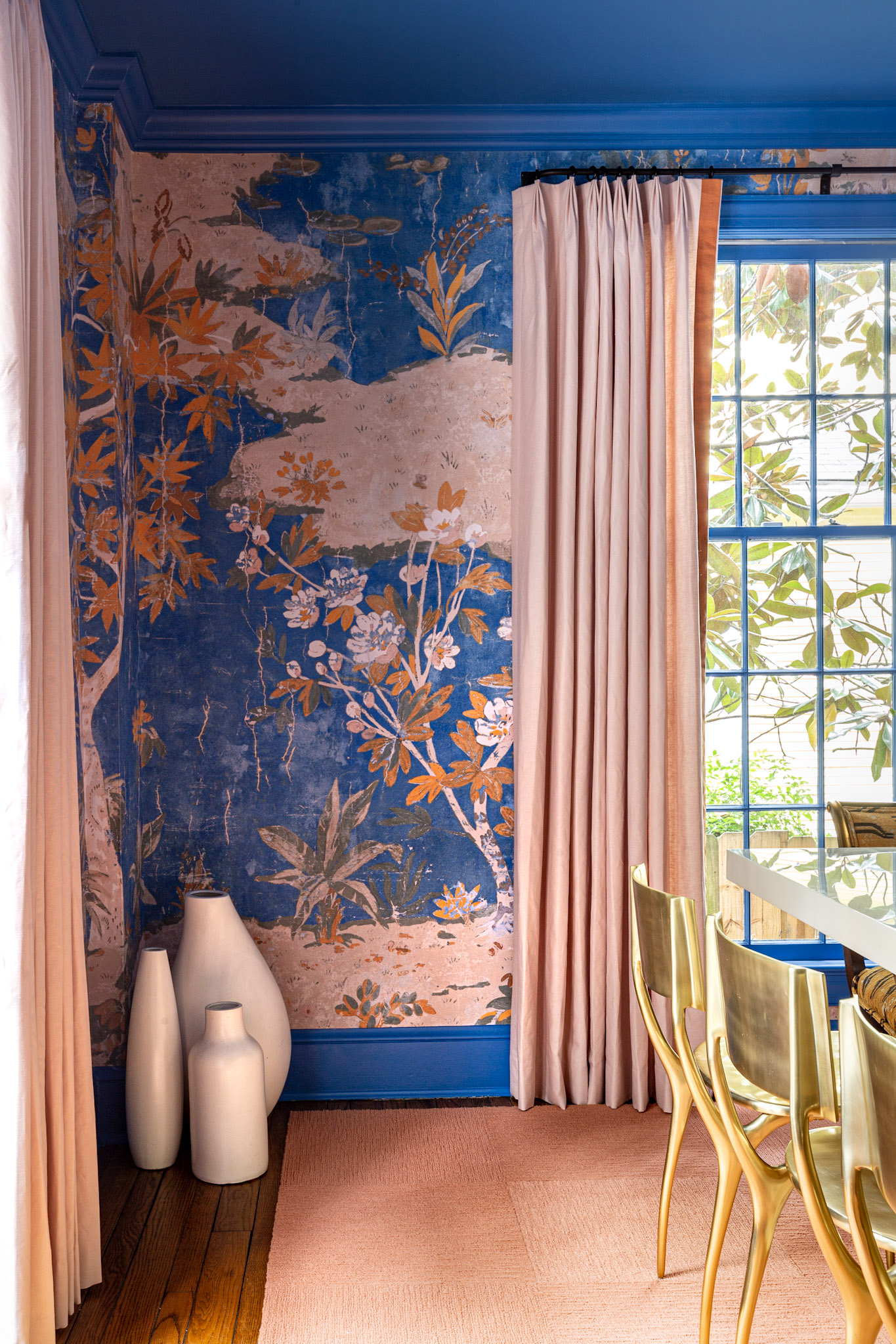 bold dining room, blue, gold, pink, animal print, neoclassical chair, eclectic, regency style, brass chairs, visual comfort, klismos, chinoiserie, entertianing, dining, room, dining room, beautiful, gorgeous, 2025 trends, eclectic, antique